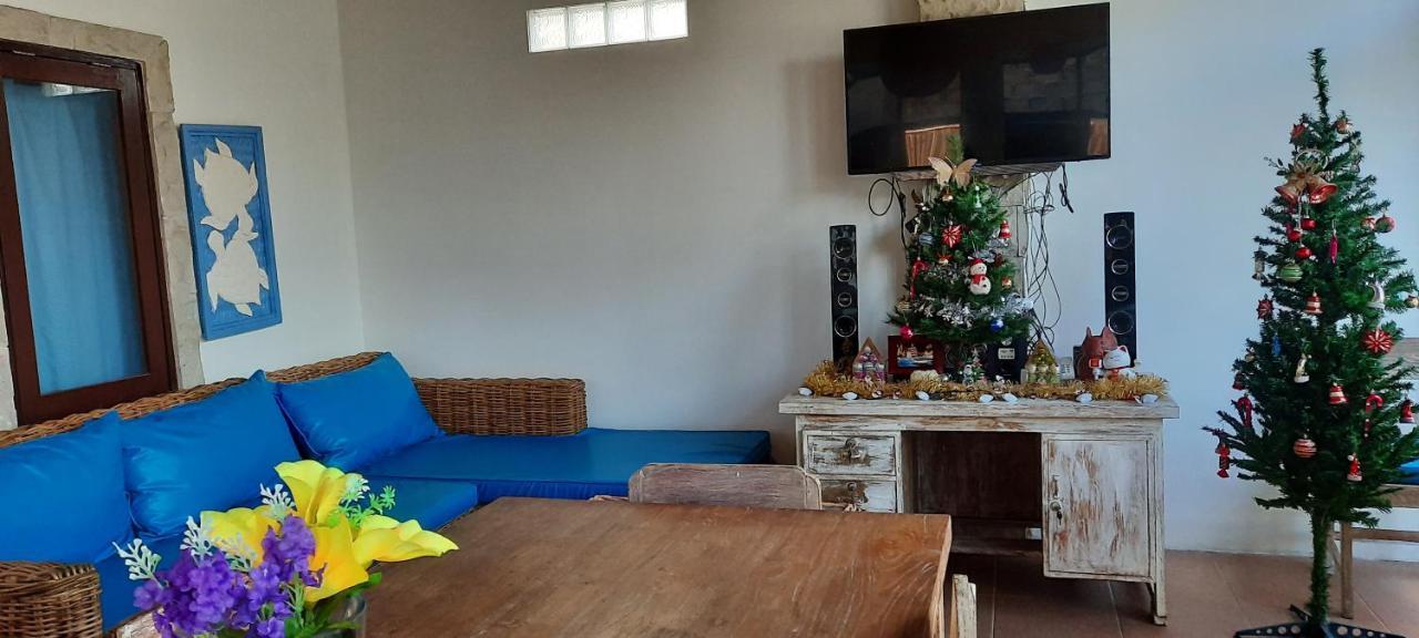 Turtle Island Homestay *
