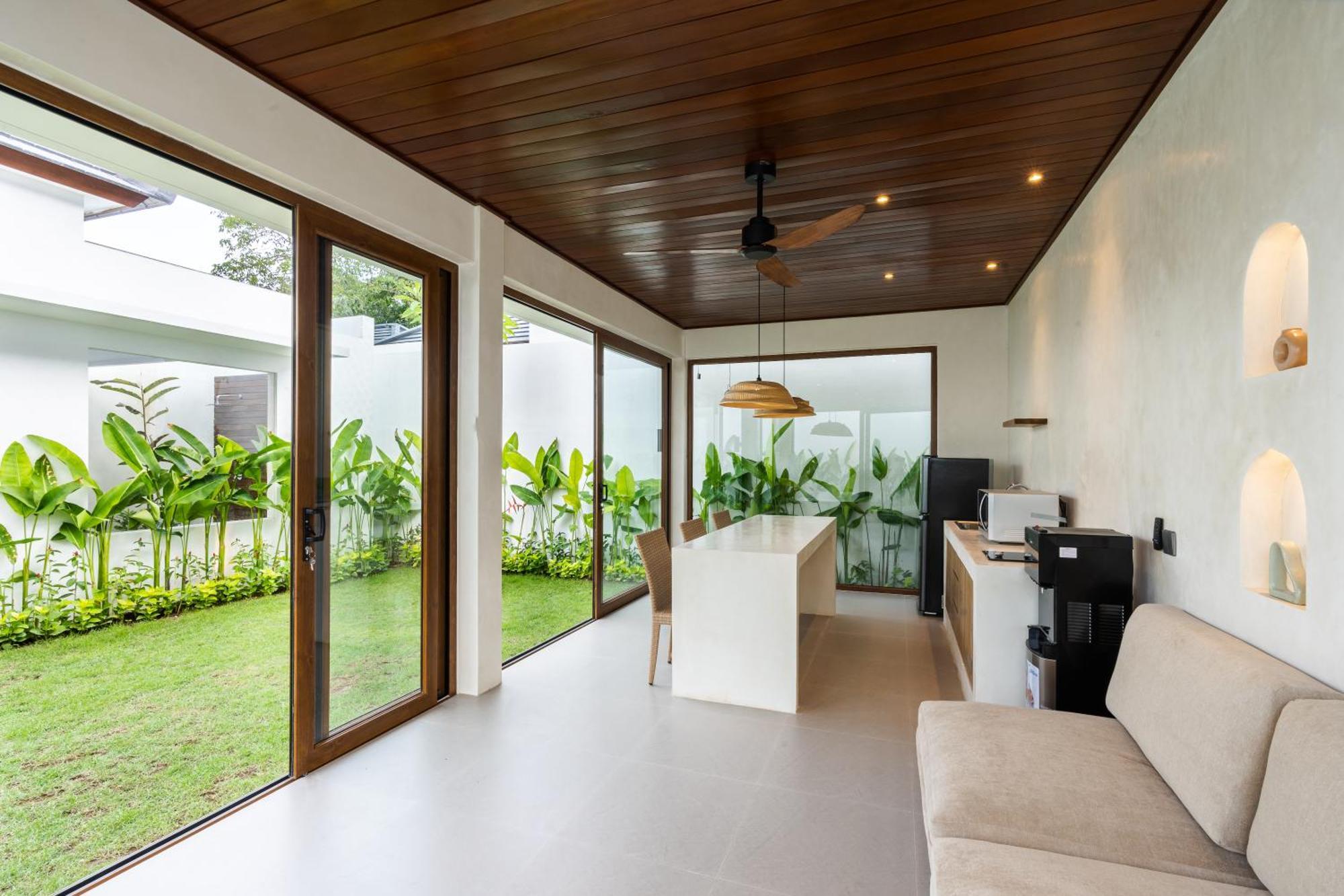 J4 * Sanur (Bali)