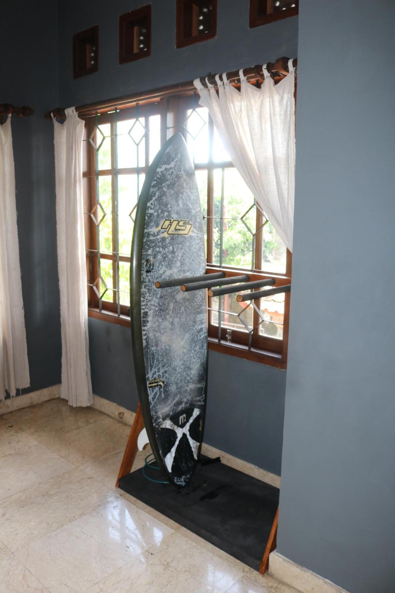 Aiwan & Luggage Storage