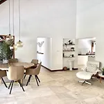 Balidroomvilla Sanur - Full Serviced - Beachside