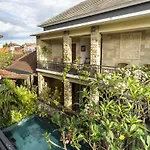 Frog Homestay
