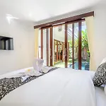 The R Villa Sinabung - Comfort Near The Beach