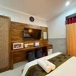 Kubu Indah Homestay Near Sindhu Beach