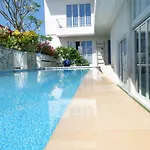 Villa Tepi Segara
