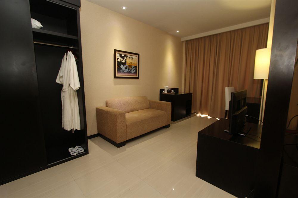 Hotel Harrads And Convention 4*