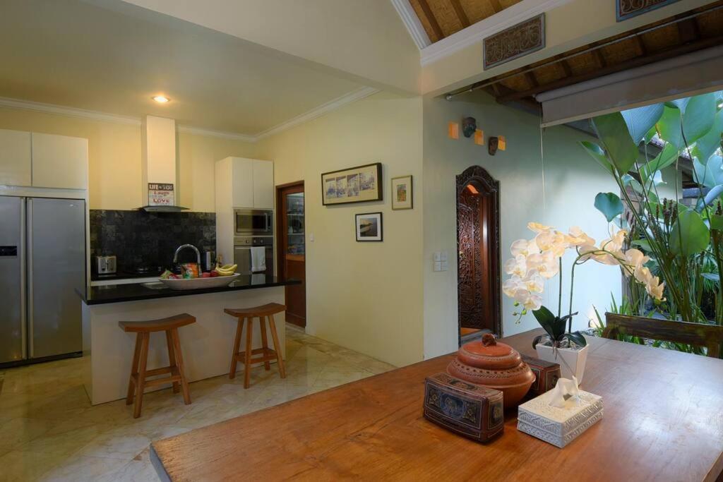 Villa Tropical Oasis, Mimba