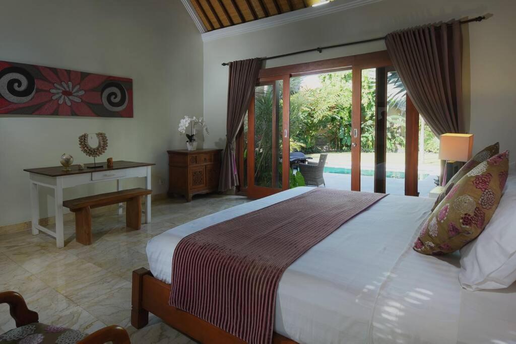 Tropical Oasis, Mimba
