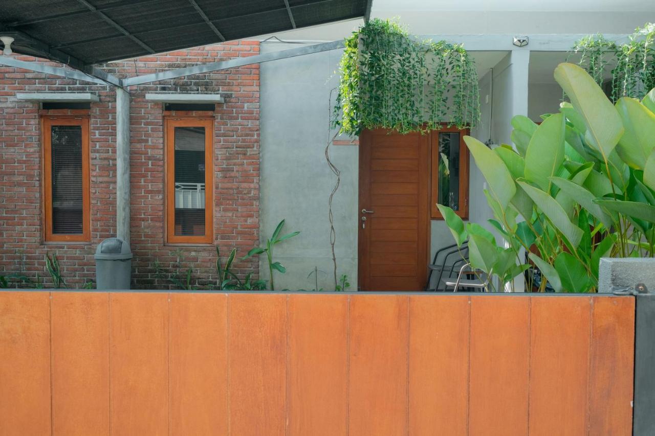 Andewi Denpasar Redpartner - Minimum 30 Nights Guest house
