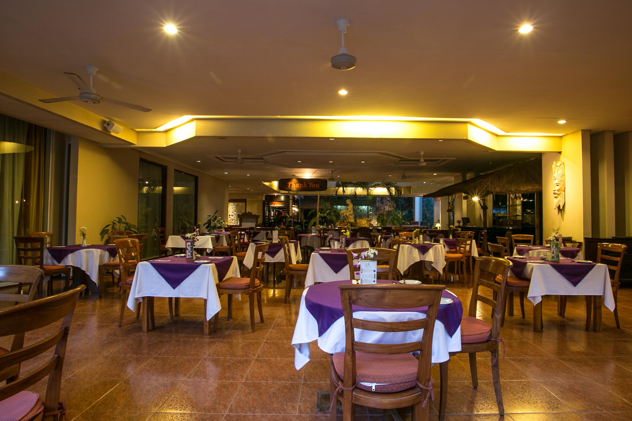 Hotel Parigata And 4*