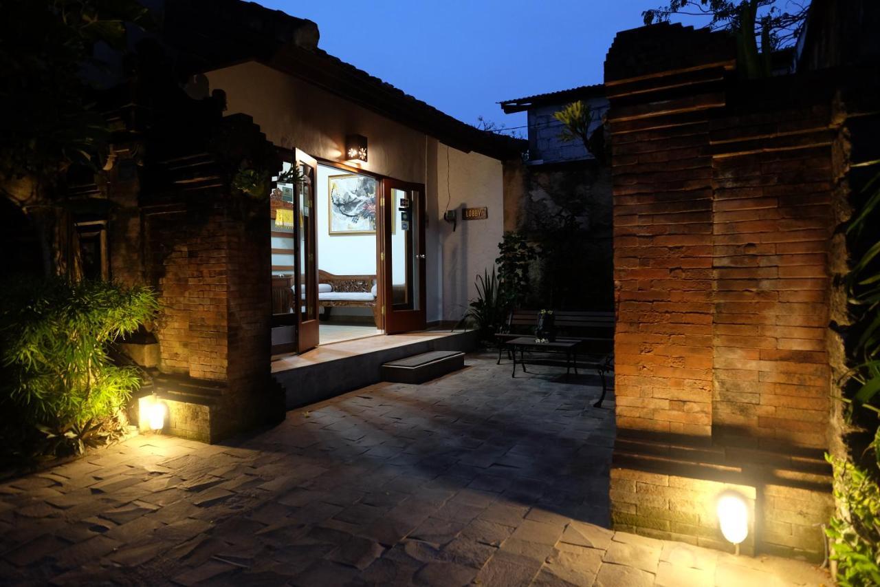 Kayu Sugih Palace Guest house *