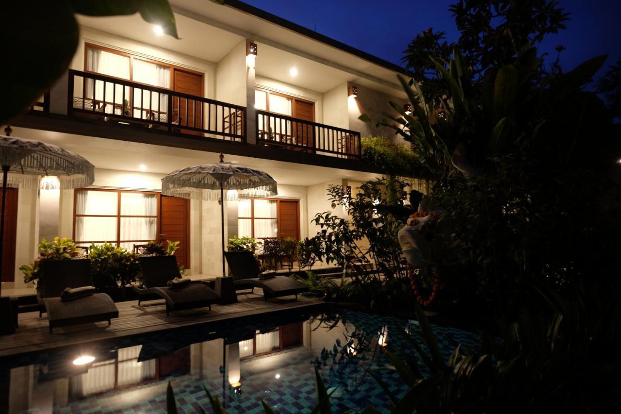 Kayu Sugih Palace Guest house *
