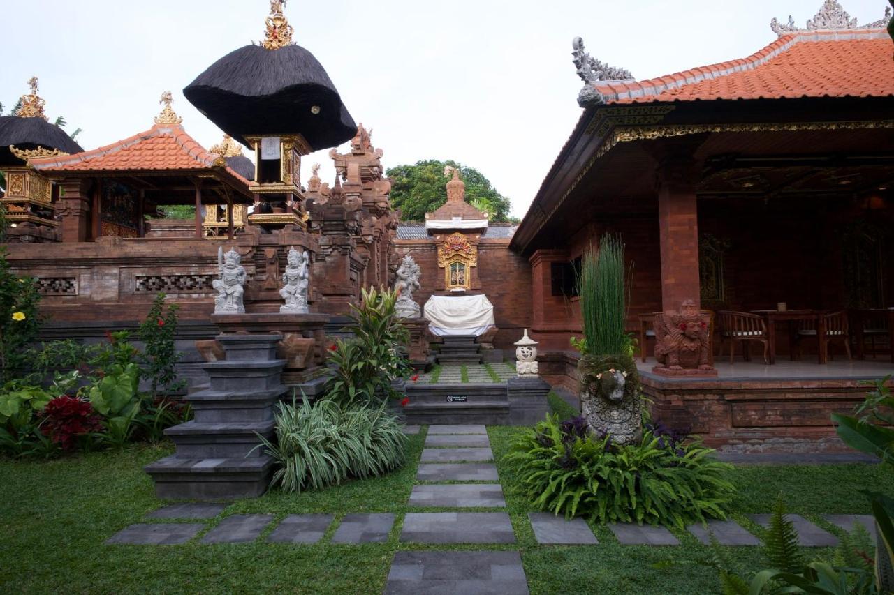 Kayu Sugih Palace
