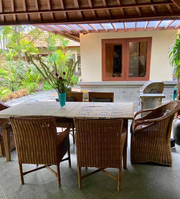 Spacious 4-bedroom Garden * Sanur