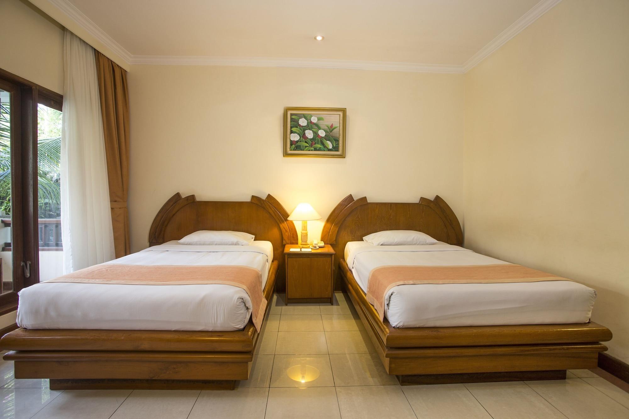 Hotel Parigata And 4*