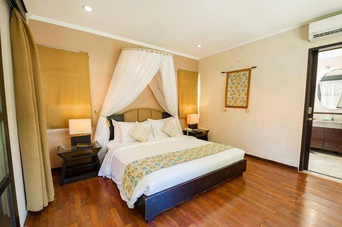 Private Sea Side At #9 *