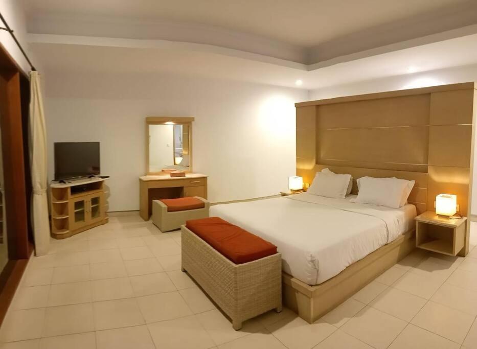 Glisten Up Side Sanur! Villa