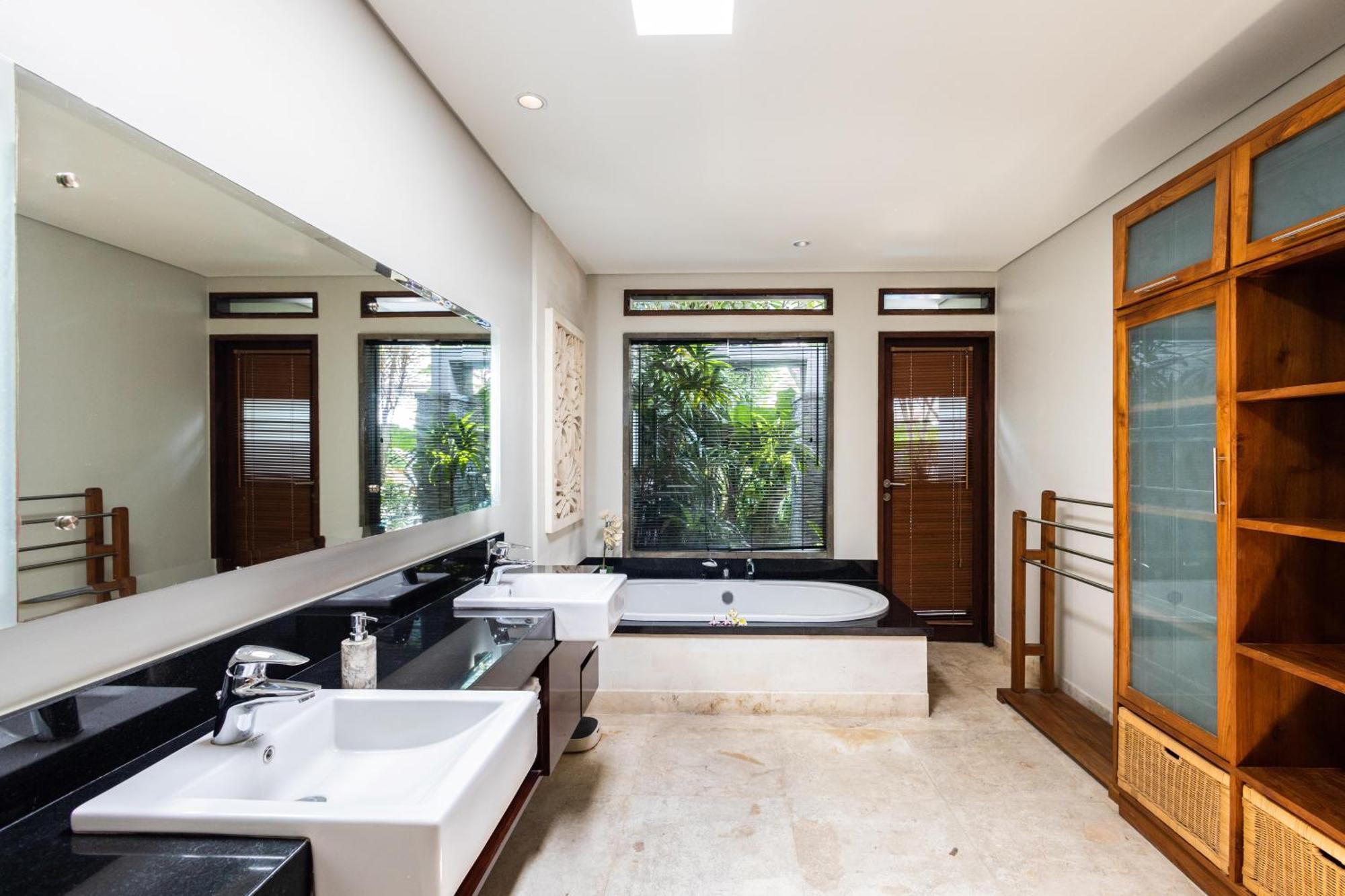 Kejora Beachfront Estate - Luxurious Seven Kejora Villa