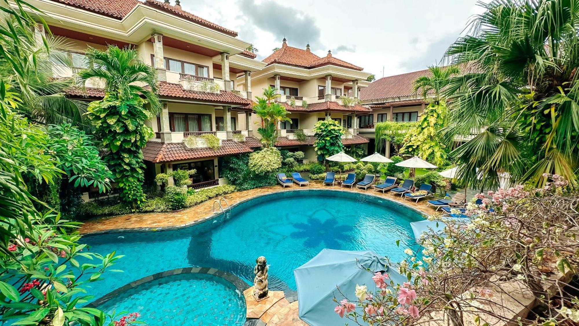 Hotel Parigata And 4*