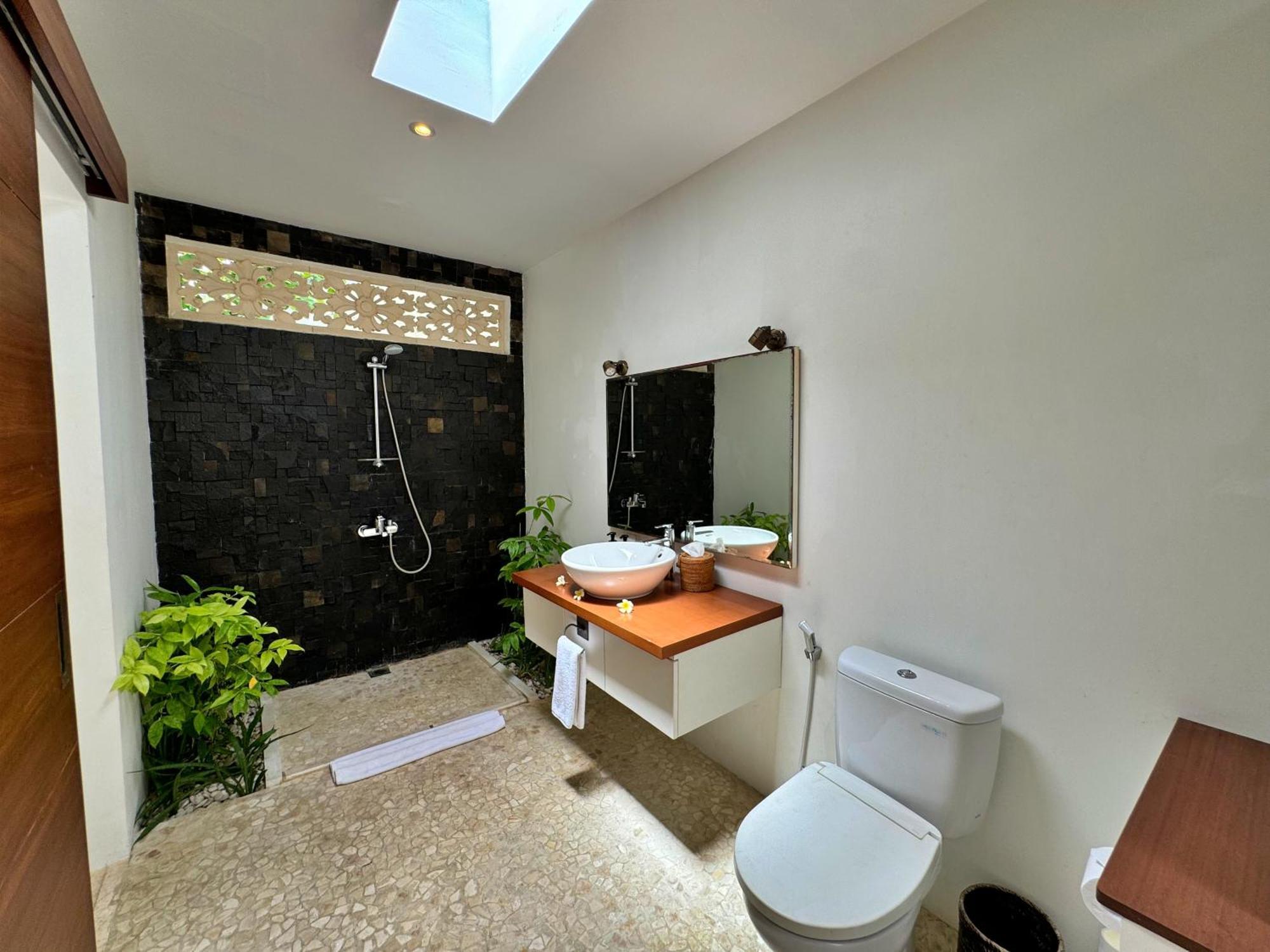 2-br In Mins Walk To The Villa