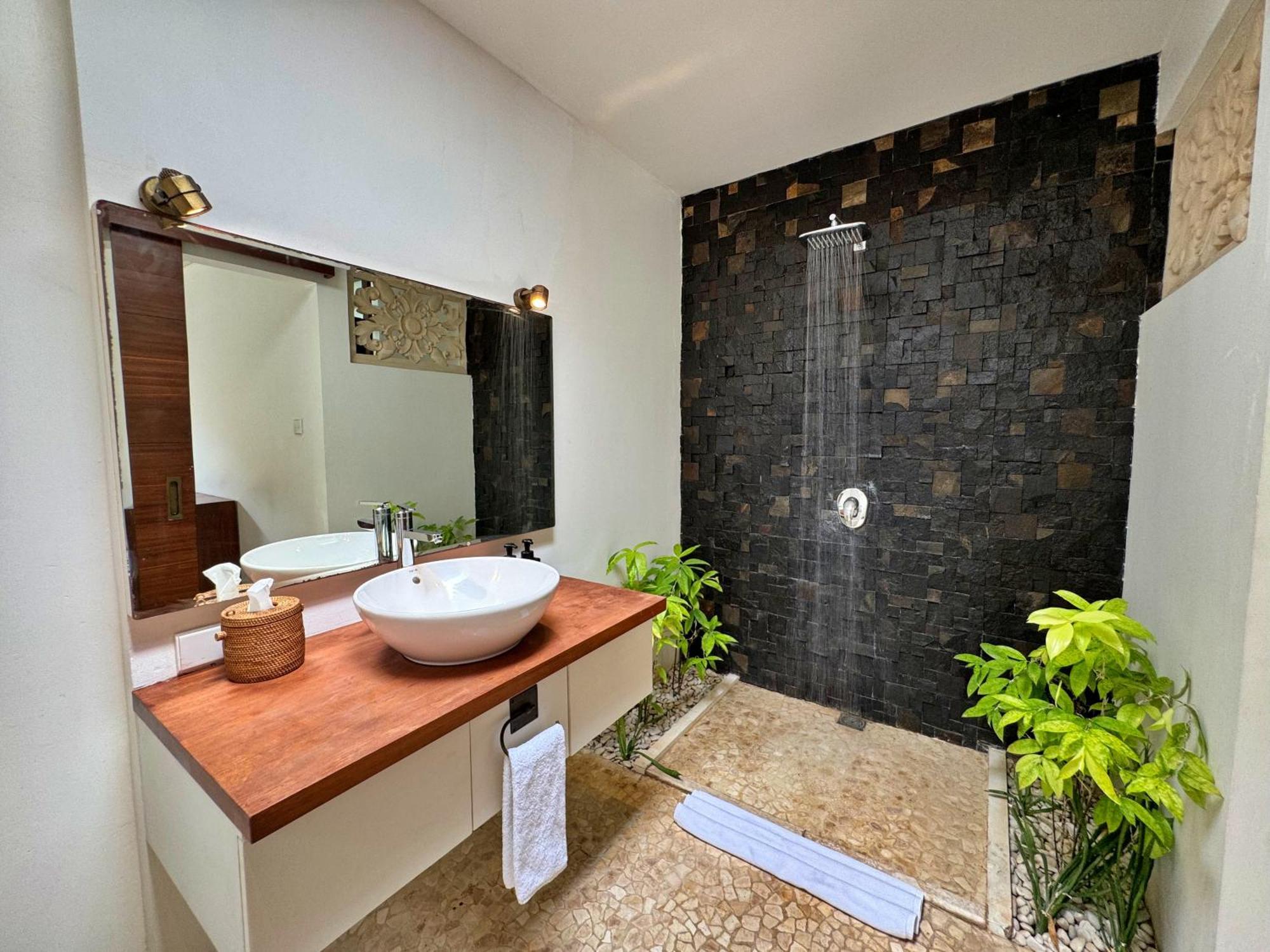 Villa 2-br In Mins Walk To The *