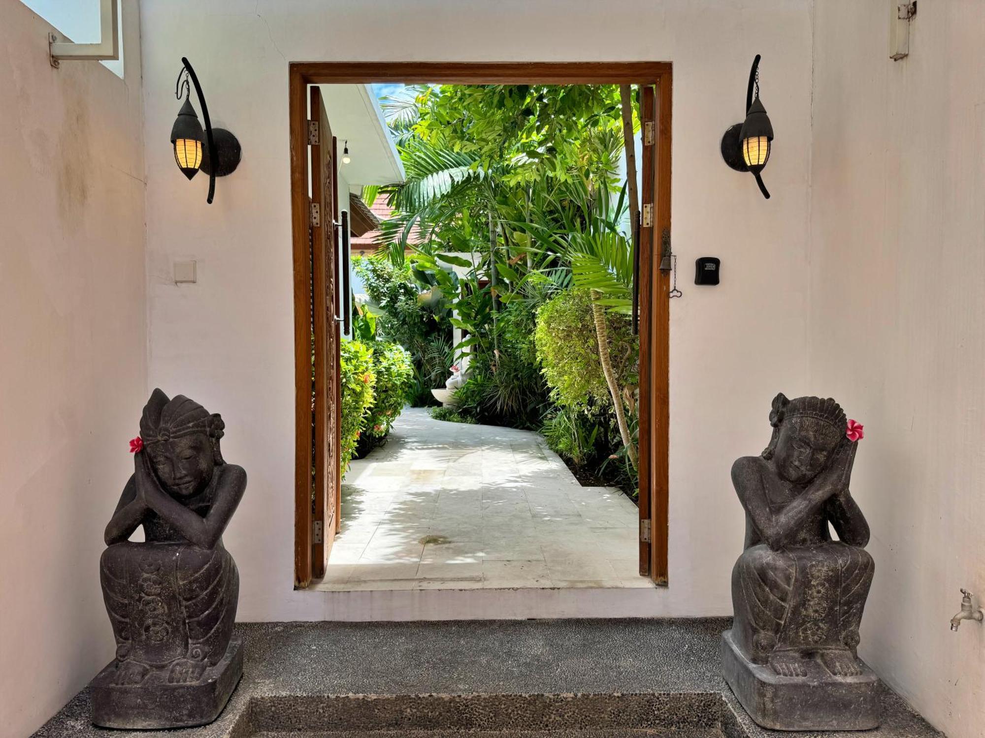 2-br In Mins Walk To The Villa *