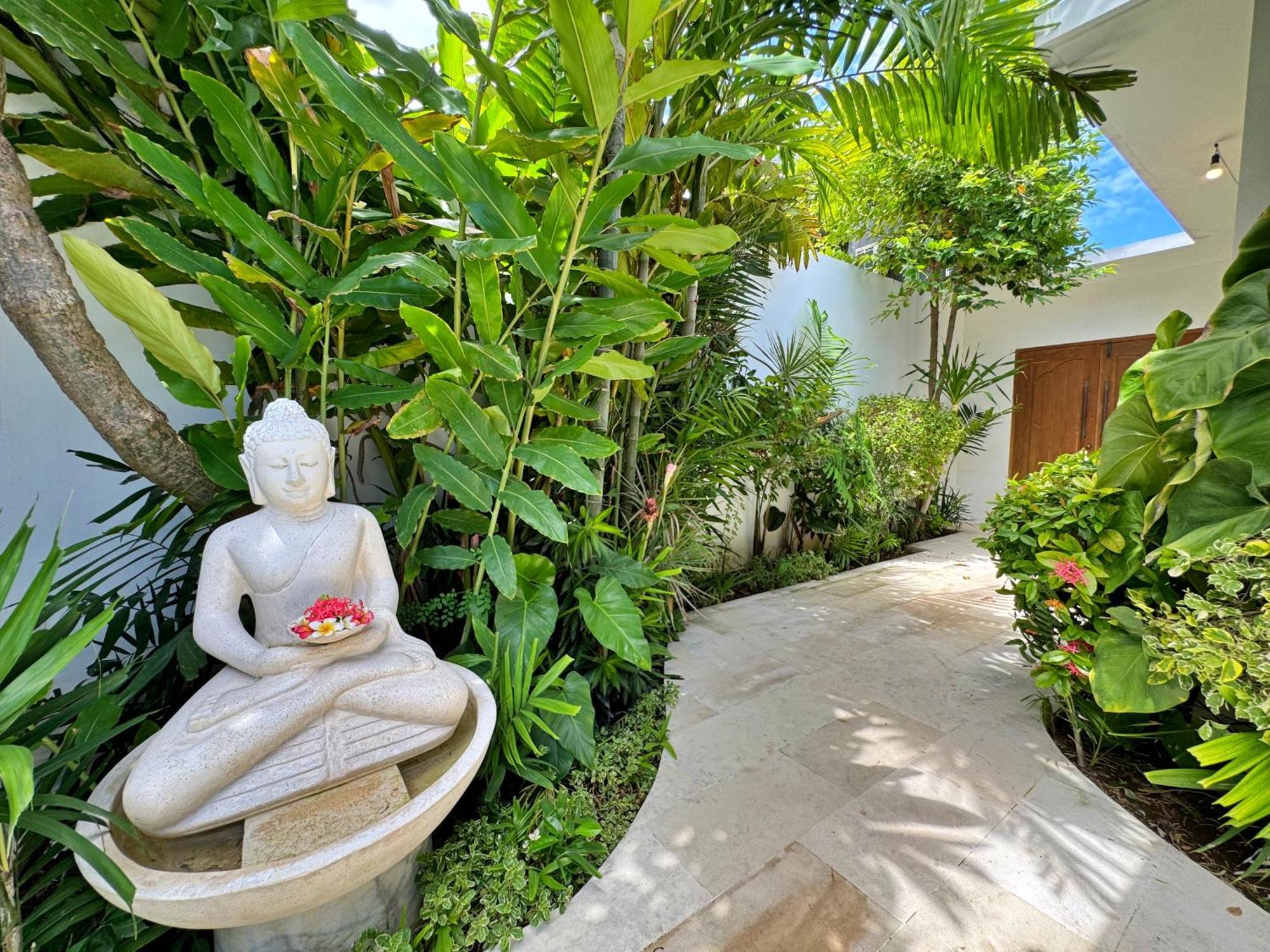 Villa 2-br In Mins Walk To The Sanur (Bali)