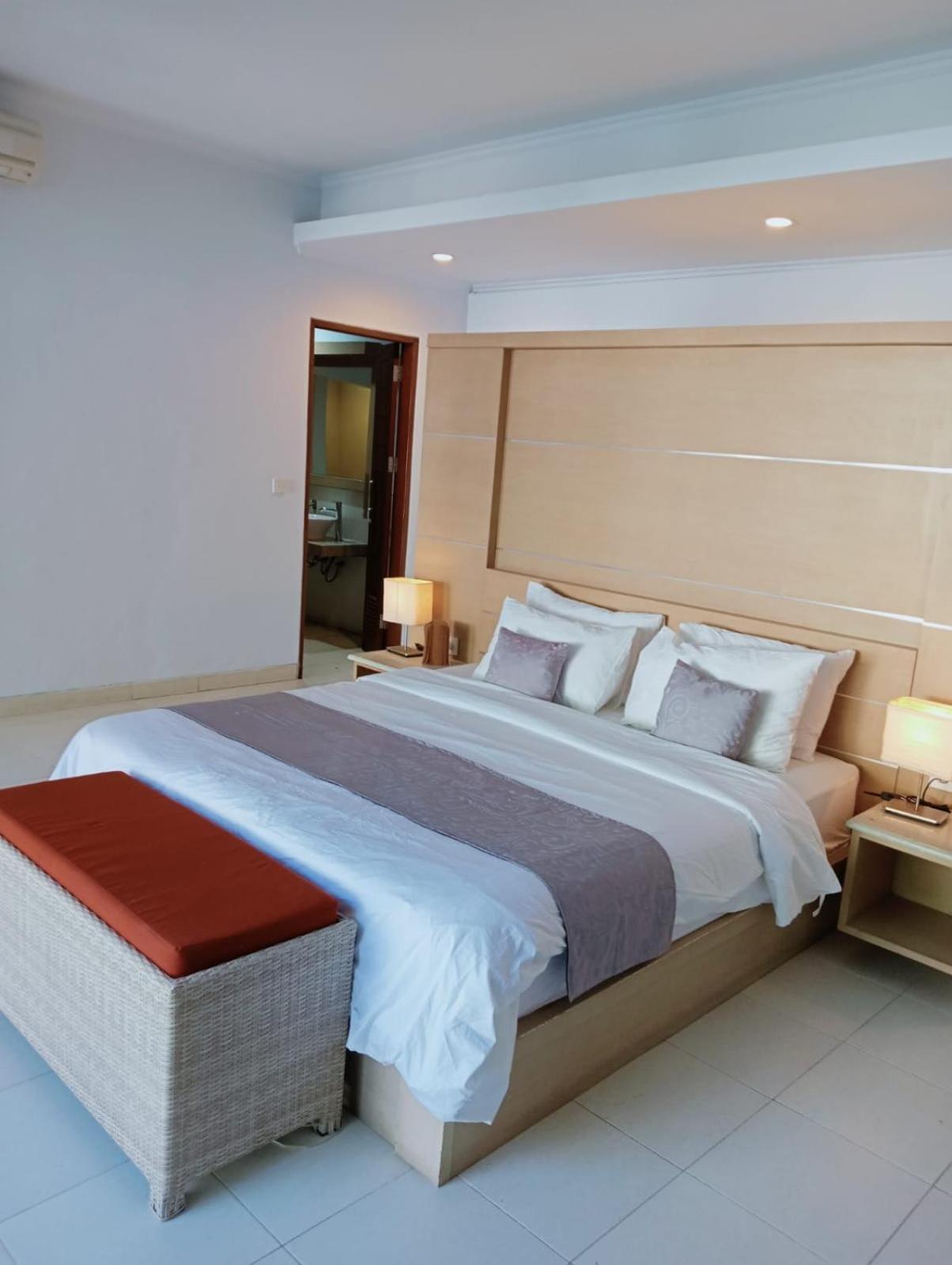 Glisten Up Side Sanur! Villa *