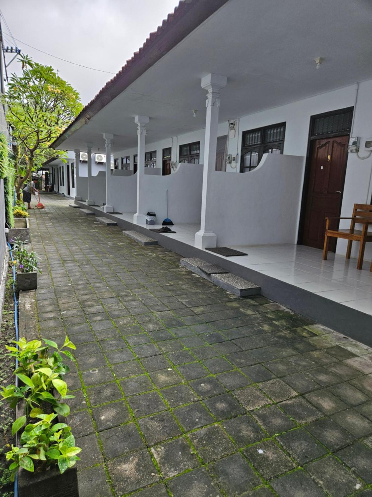 Rumah Kayu Putih Guest house *