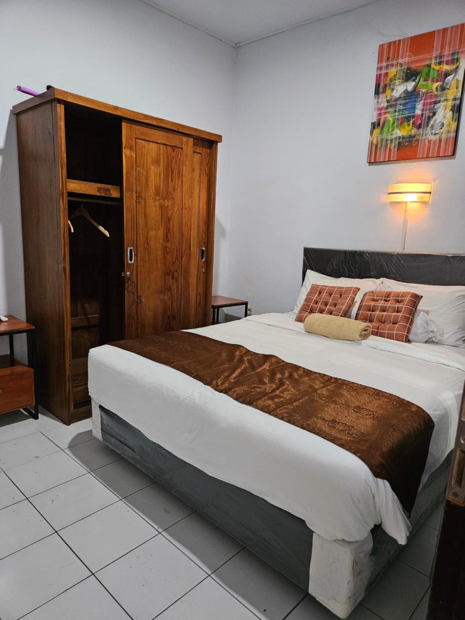 Rumah Kayu Putih Guest house