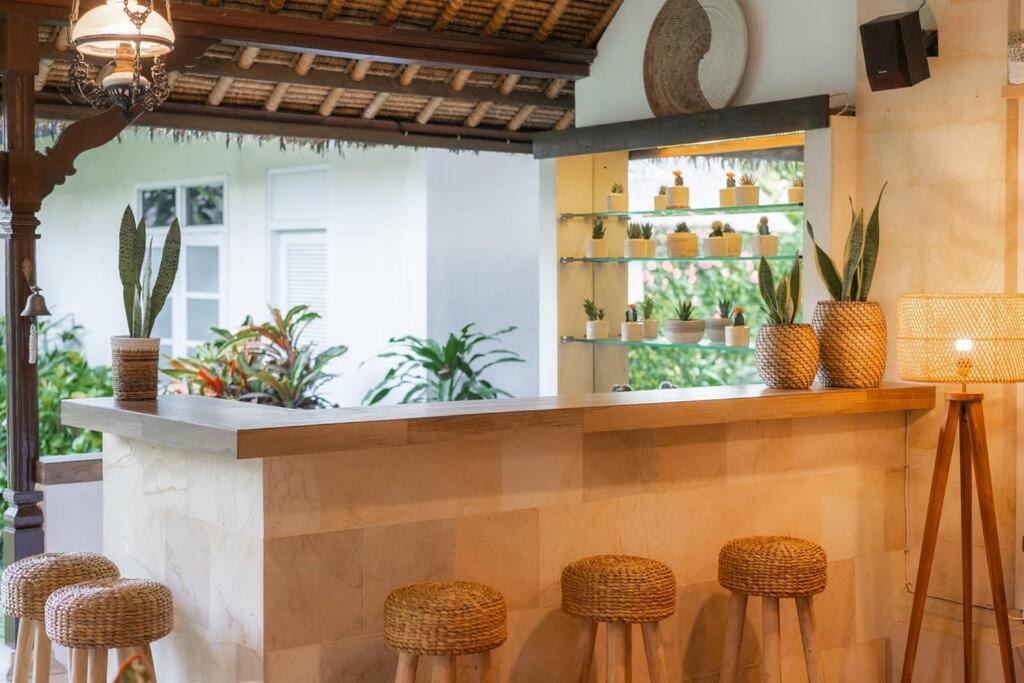 Villa Pande Side *