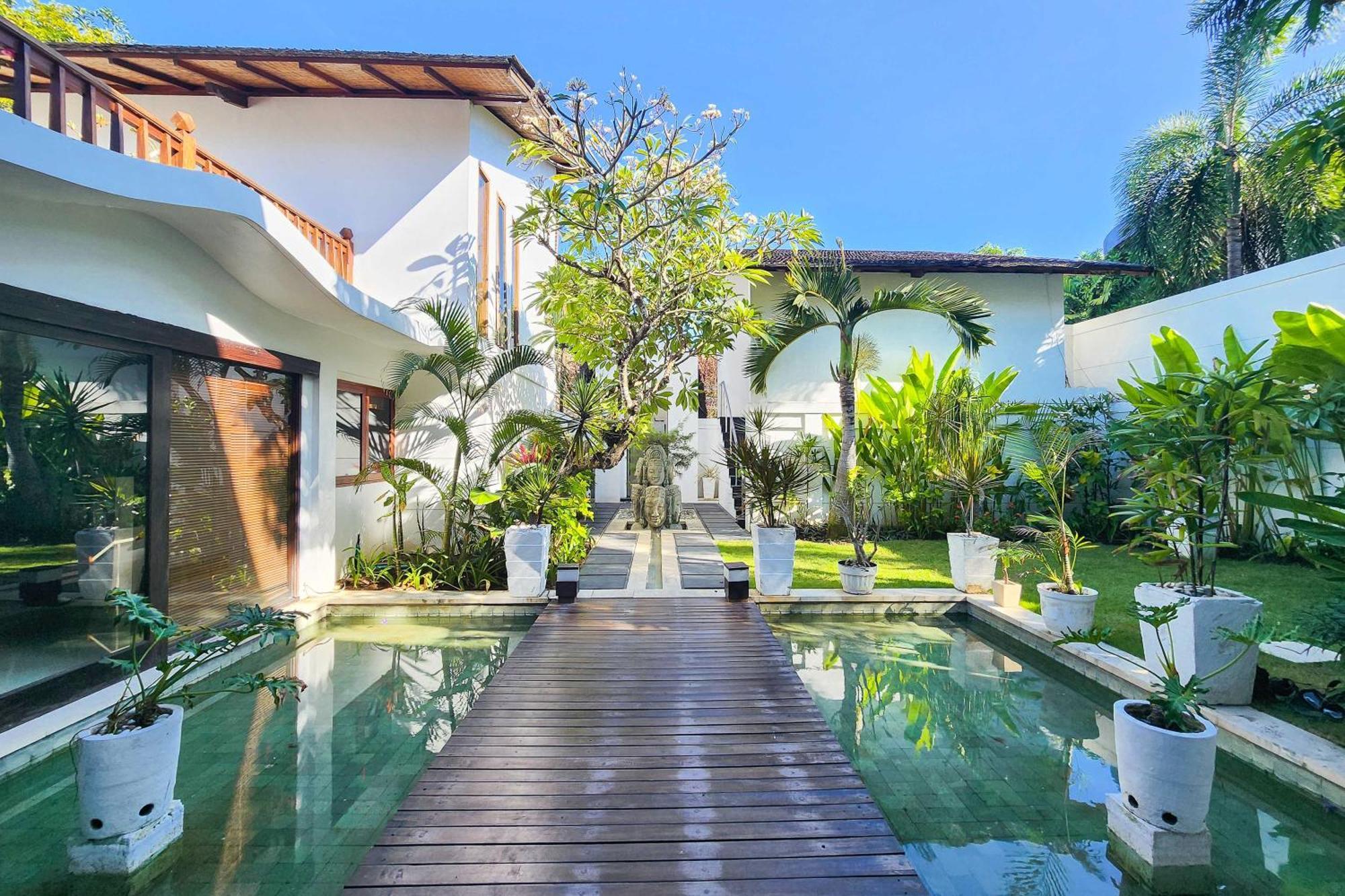 Casis By Nagisa Bali Villa *