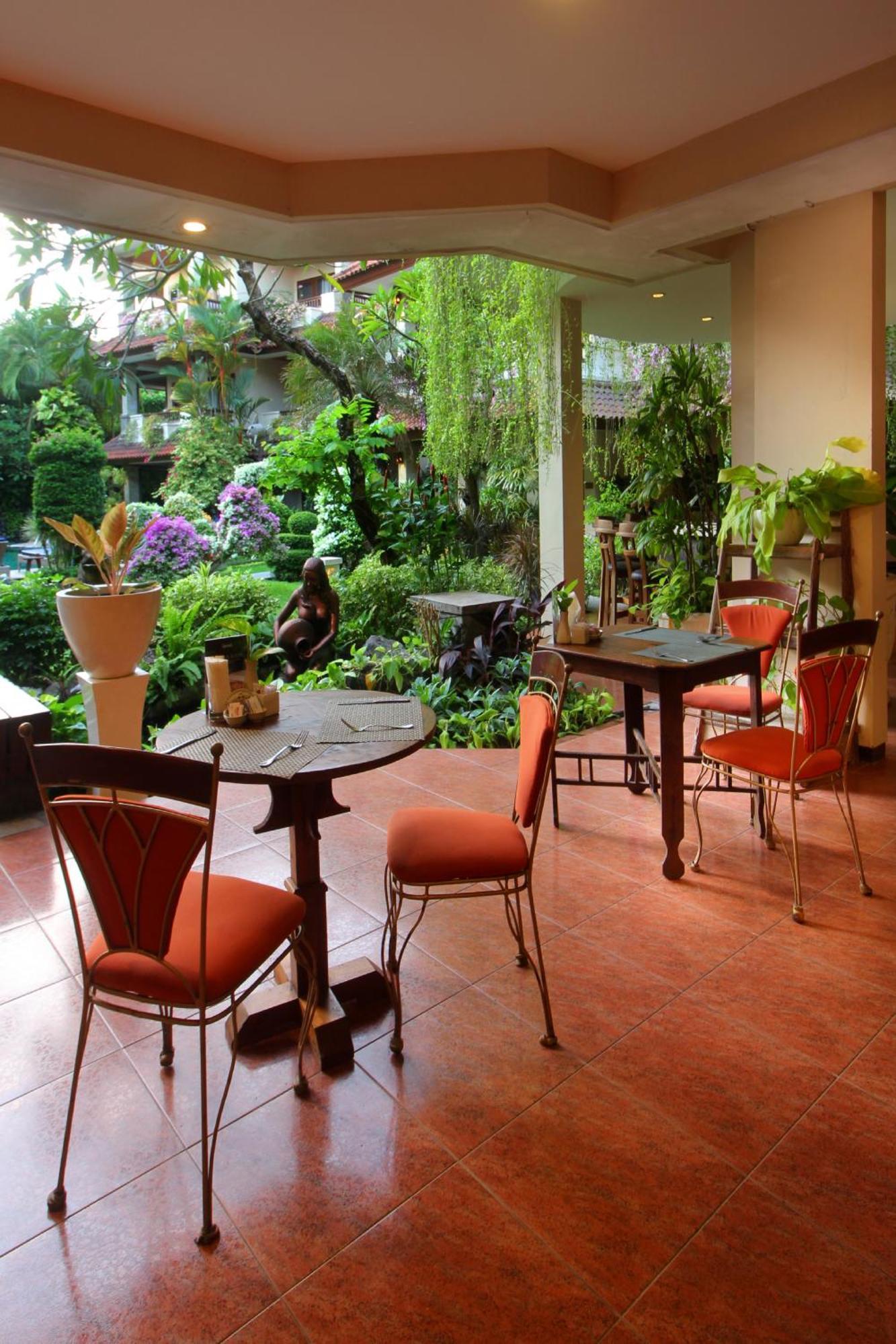 Hotel Parigata And