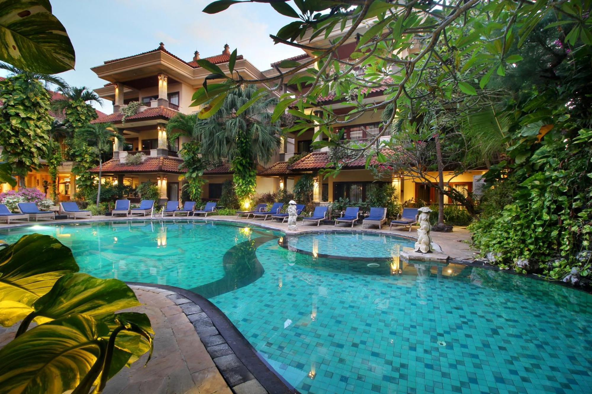 Hotel Parigata And 4*
