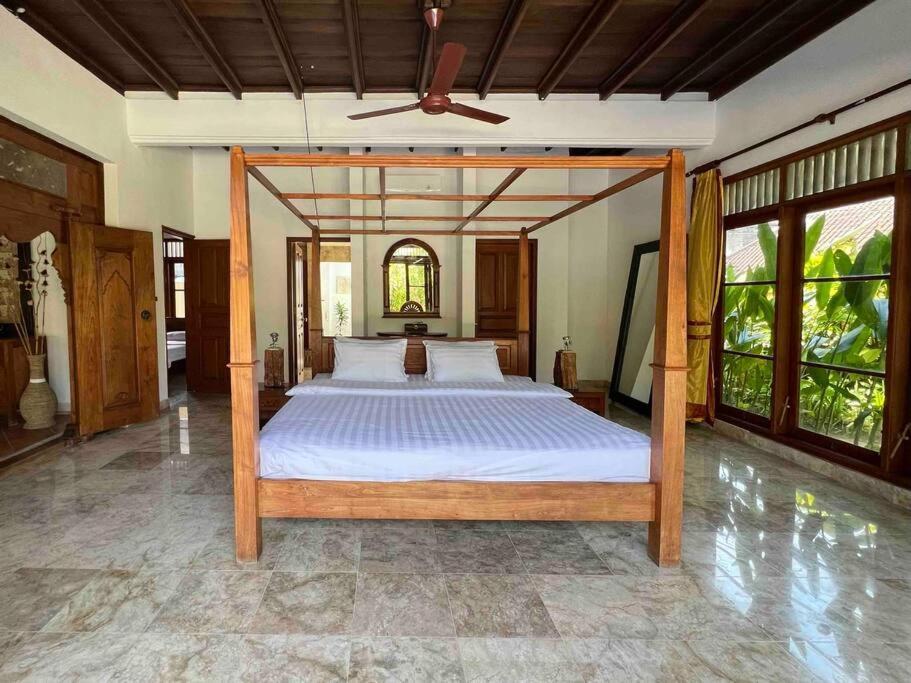 Bali Berg Villa, * Sanur (Bali)