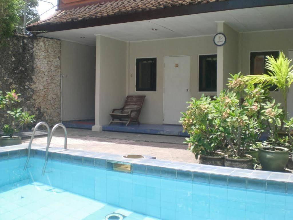 Ayu Hotel *