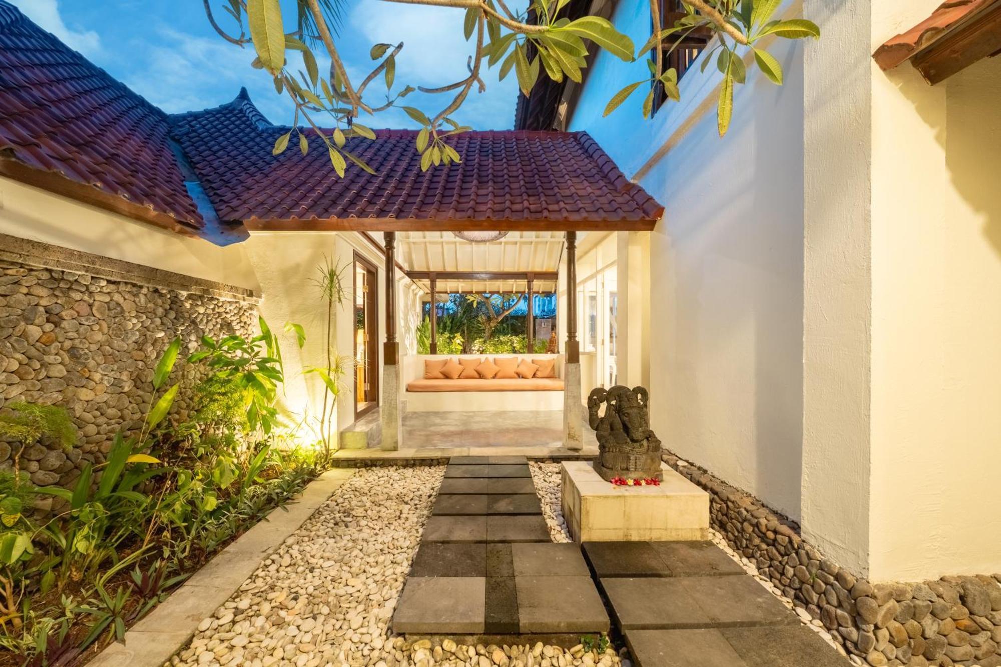 Luxury 3 Bed With Pool In Great Location With Beachfront Spa Access *