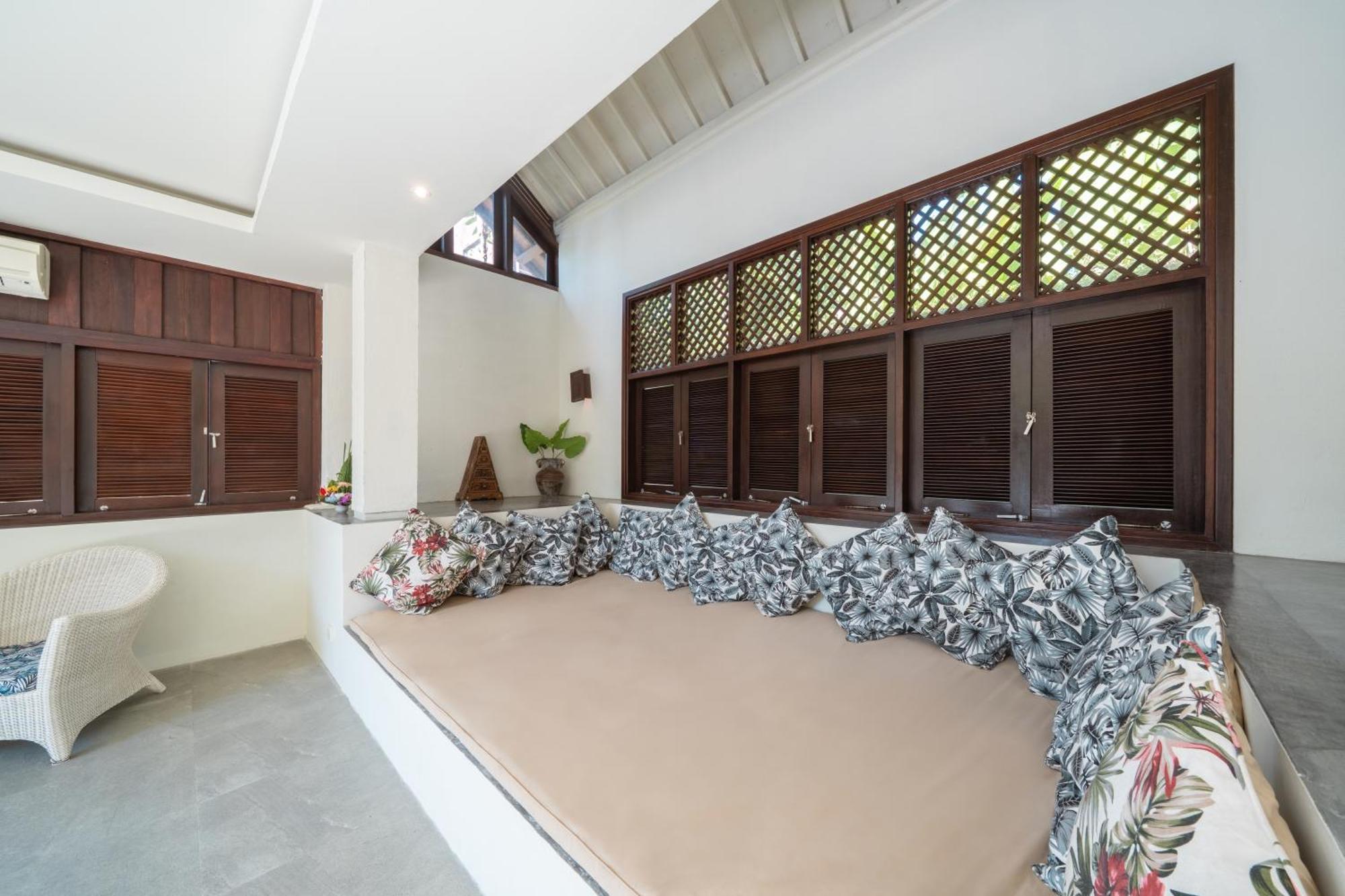 Luxury 3 Bed With Pool In Great Location With Beachfront Spa Access