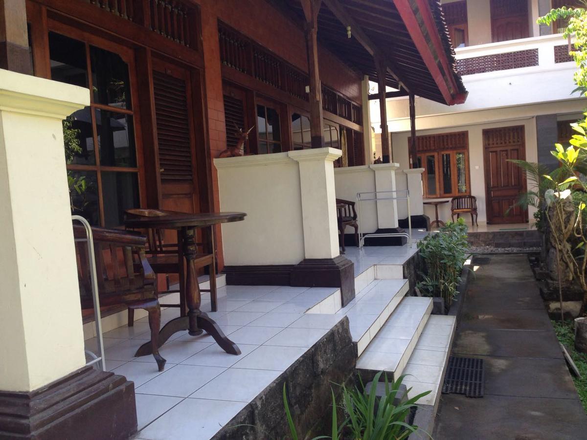 Agung And Sue Watering Hole I Gasthof Sanur