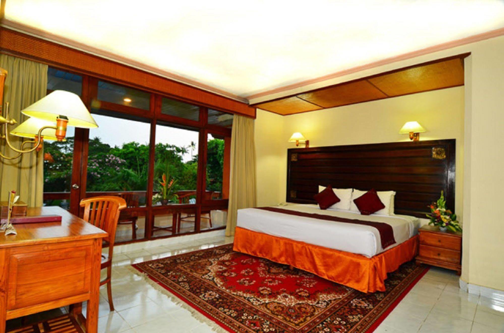 Hotel Inna Sindhu &