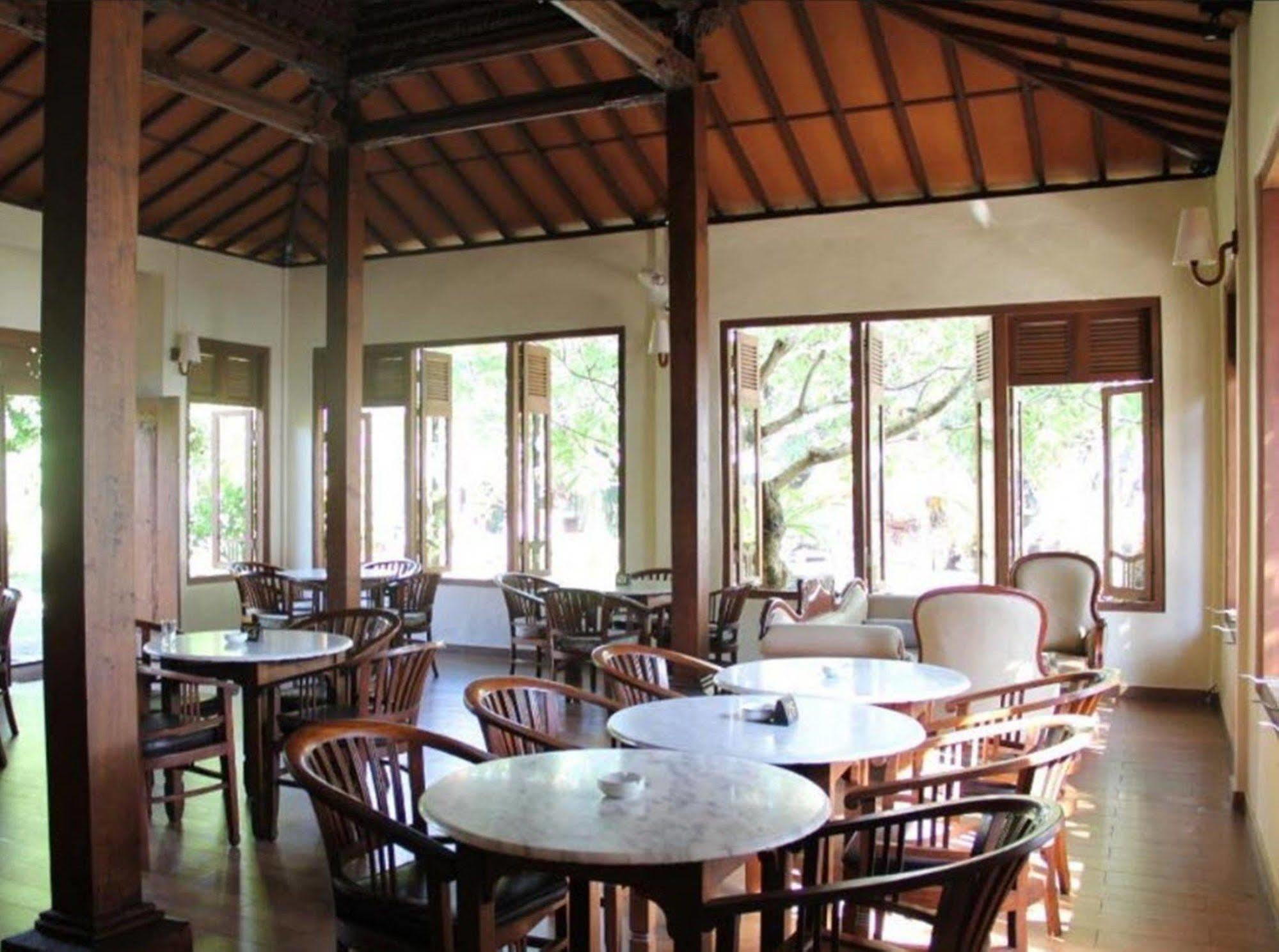Hotel Besakih 3*