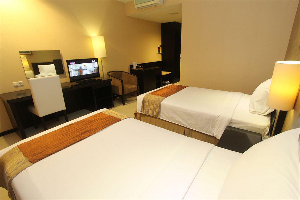 Harrads And Convention Hotel