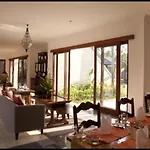 Avilion Villa Cinta