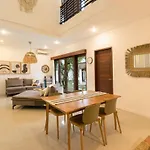 Beautiful Beach Side Villa Large Garden Parking