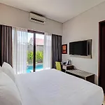 Townhouse Oak Signature Hotel