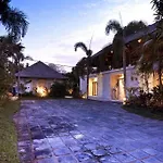Avilion Villa Cinta