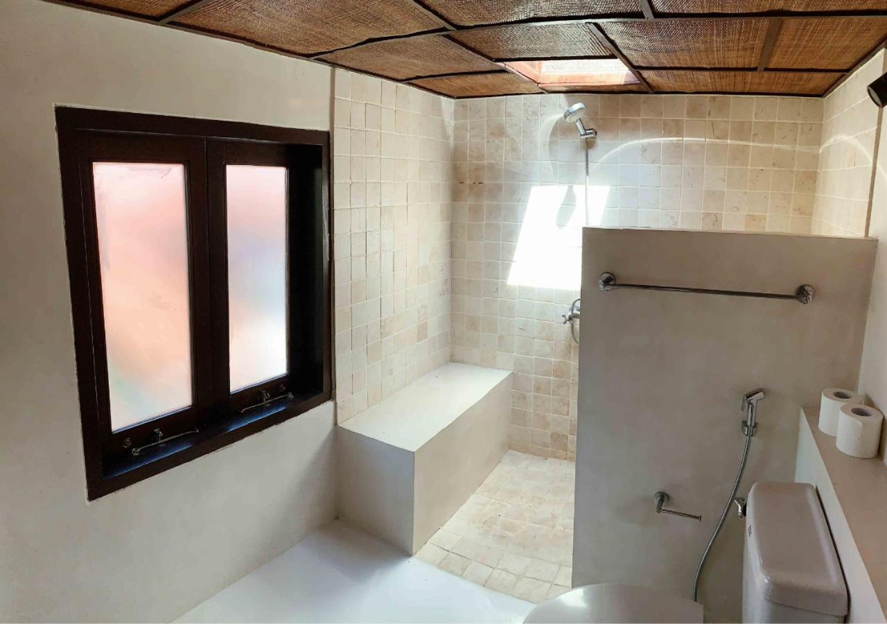 Kolonial House Guest house *