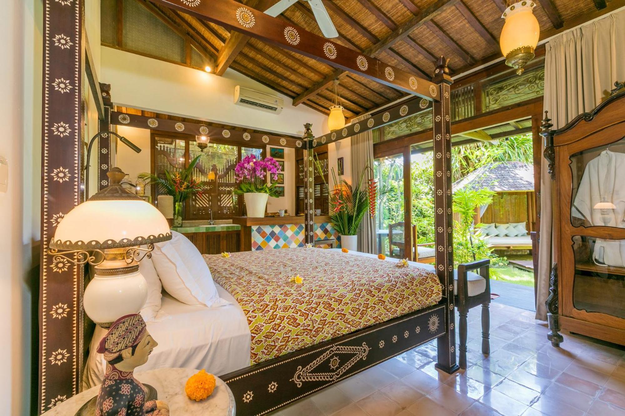 Kampung Kecil Boutique *