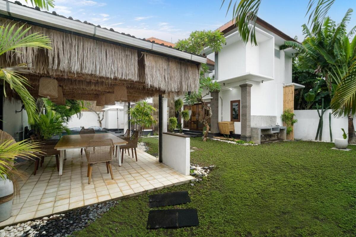 Beautiful Side Large Garden Parking Villa