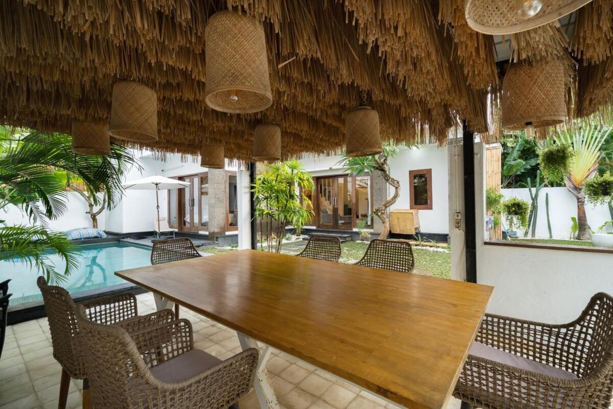 Beautiful Side Large Garden Parking Villa *