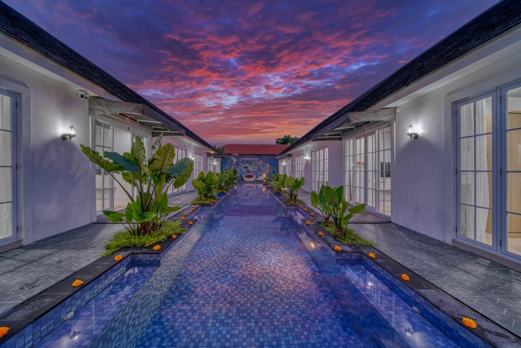3bd Modern In With Bbq & Huge Shared Pool Apartment